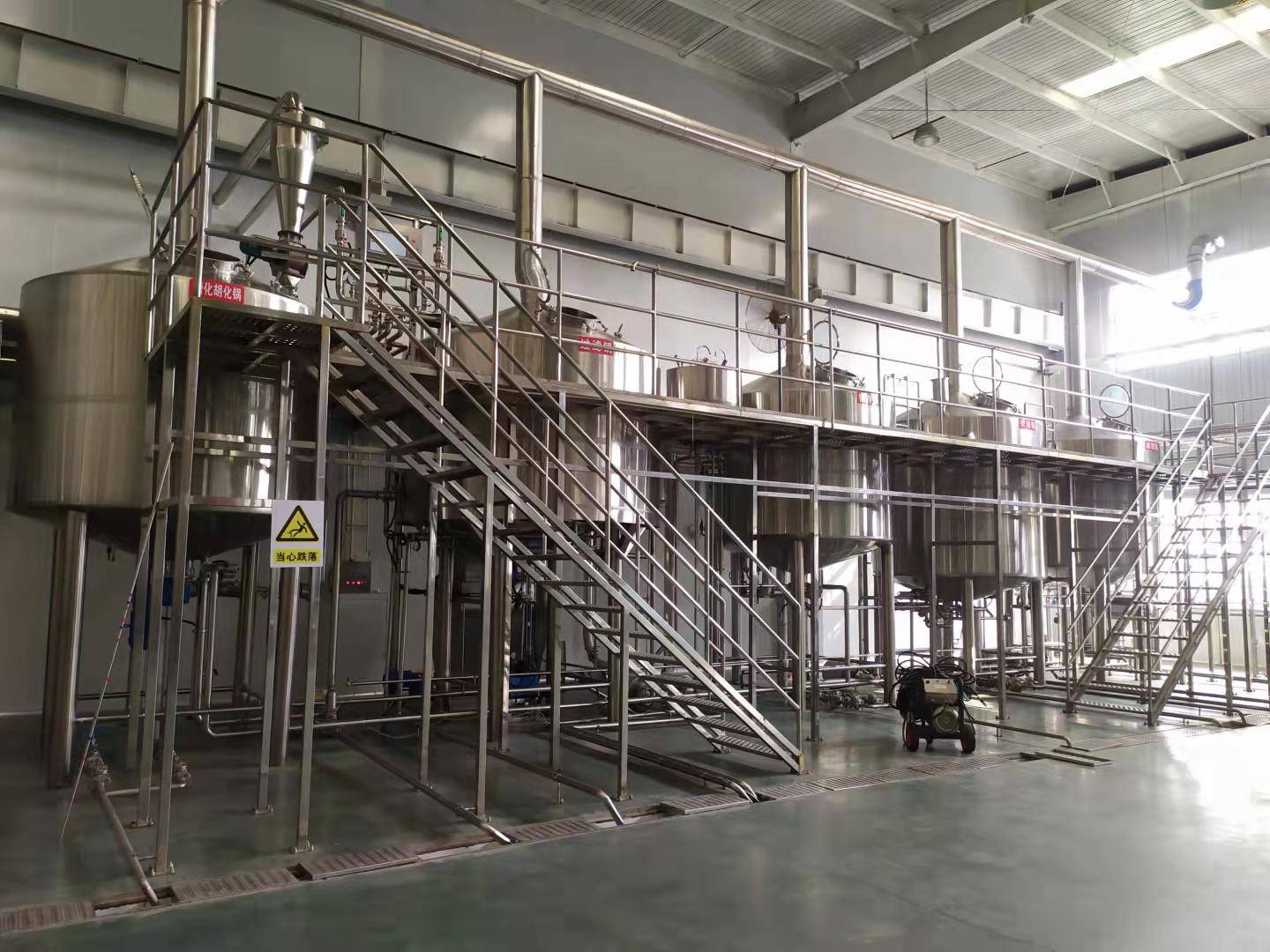 大型精釀啤酒裝置源頭廠家 50000噸自釀啤酒裝置