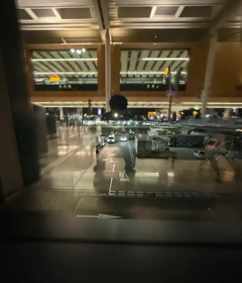 原創胡可14歲兒子曬留學生活，住60平套房有兩面牆衣櫃，吃火雞面解饞