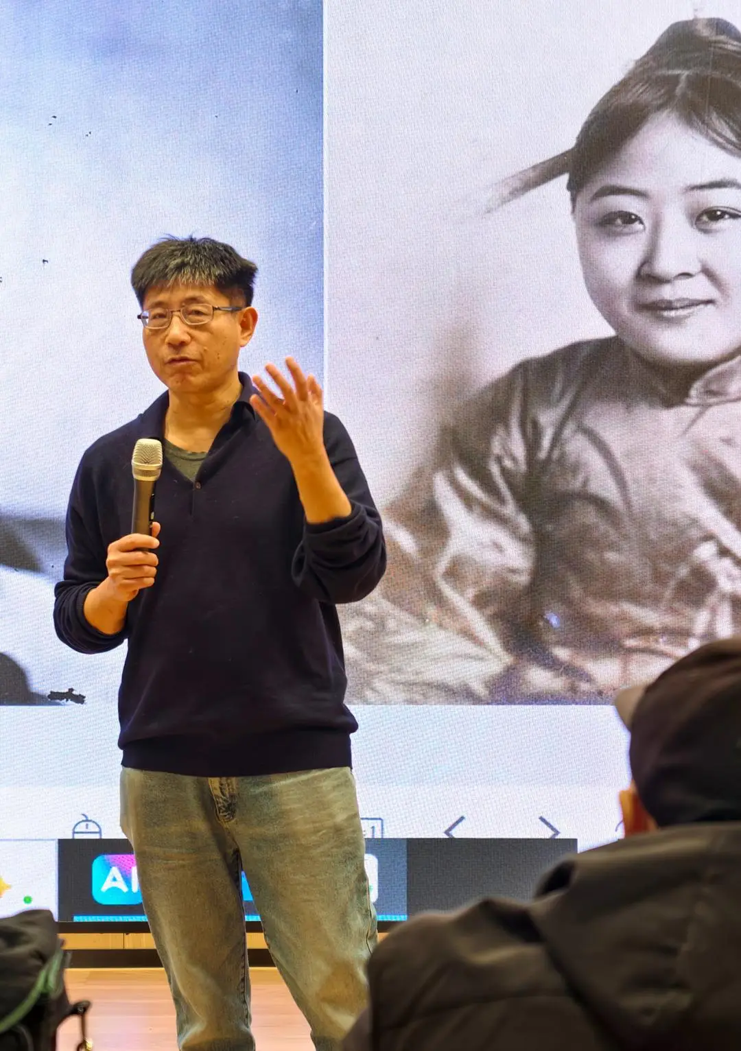 “回望與當下”中國攝影收藏20年活動首站走進濟南