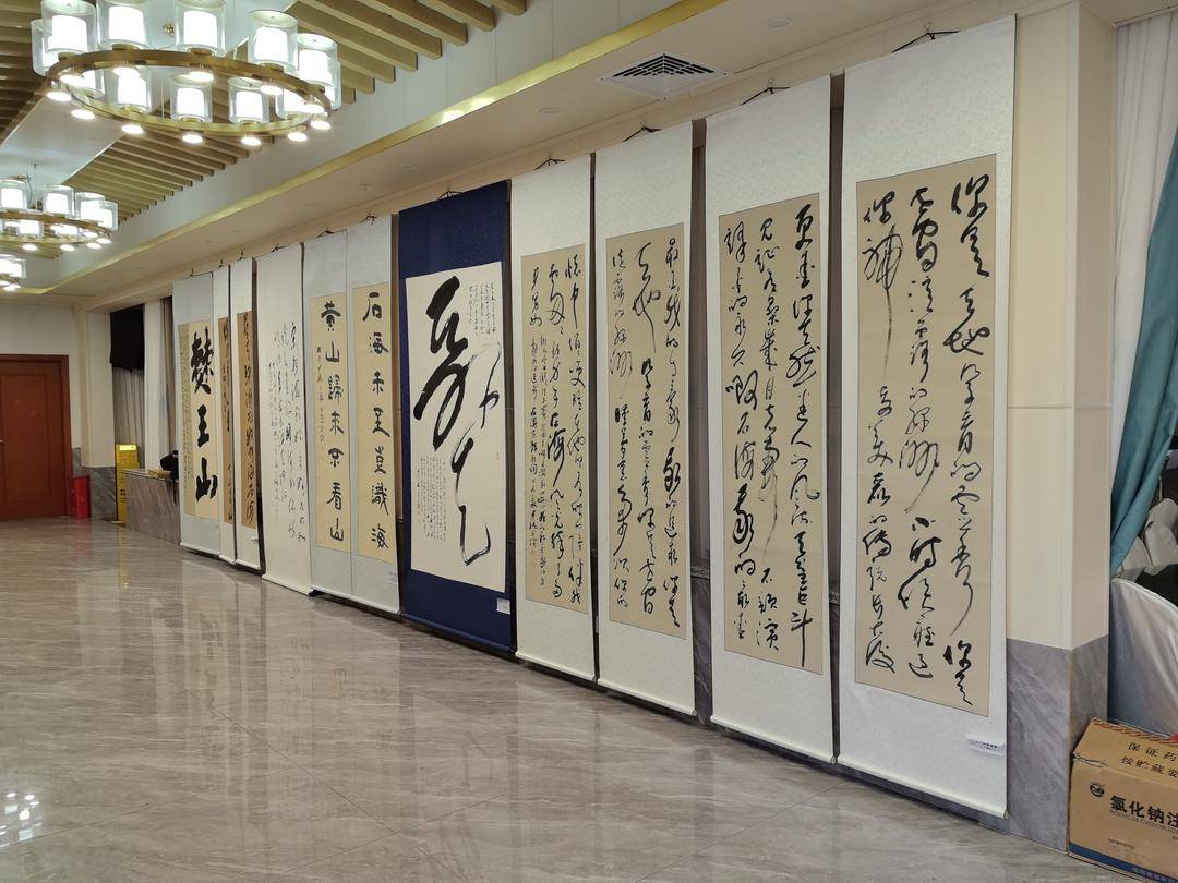 每一件作品都有它的故事！四川宜賓八旬書法家舉辦書法展呈現家鄉文旅新氣象