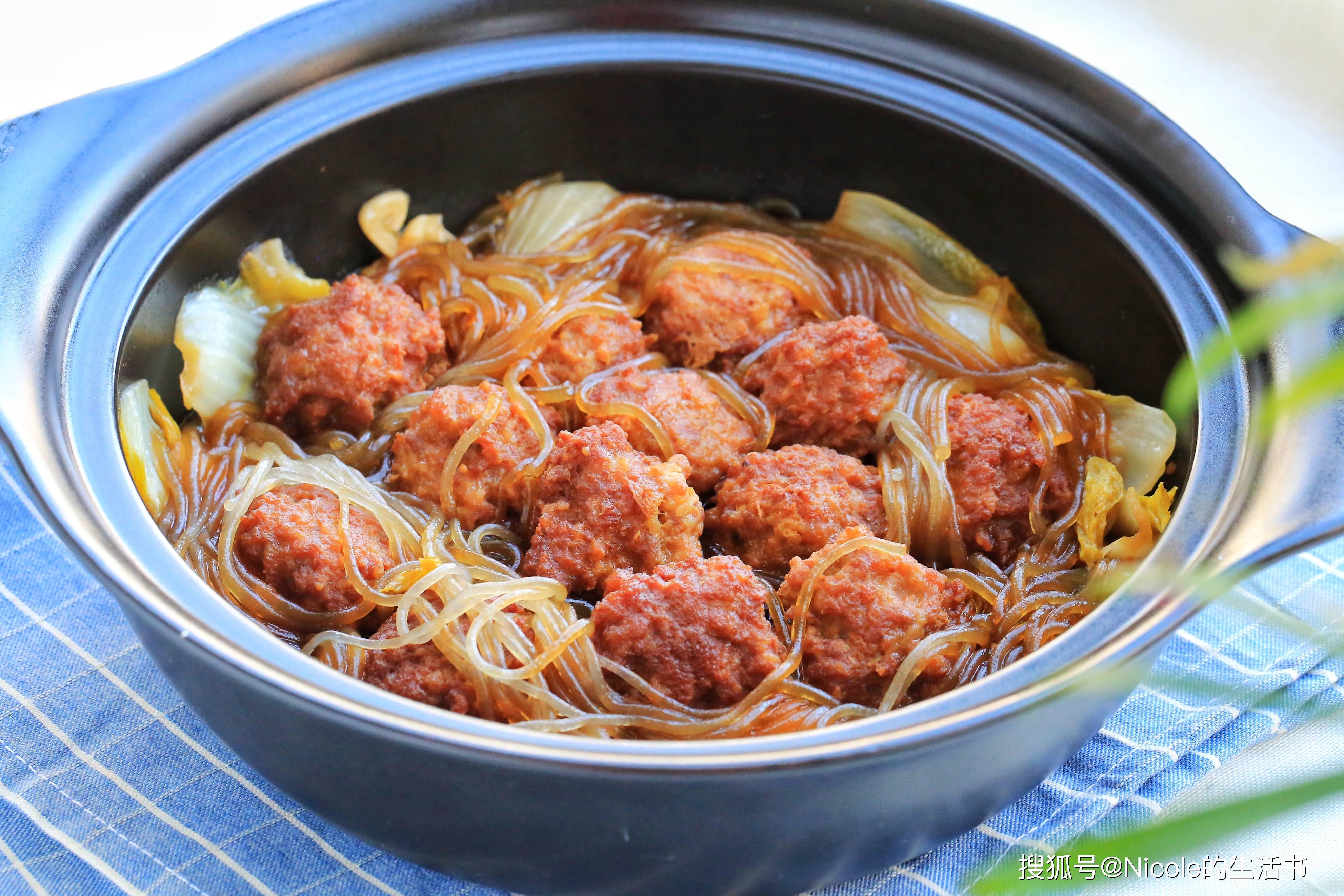 原創帶來無限暖意的秋冬美食：砂鍋白菜丸子煲