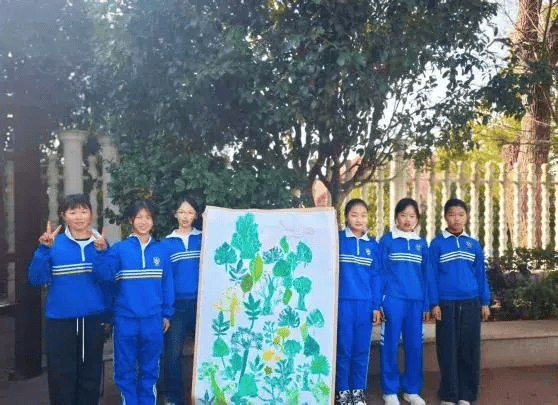 僅76名學生的鄉村小學，如何用粉印版畫繪出大世界