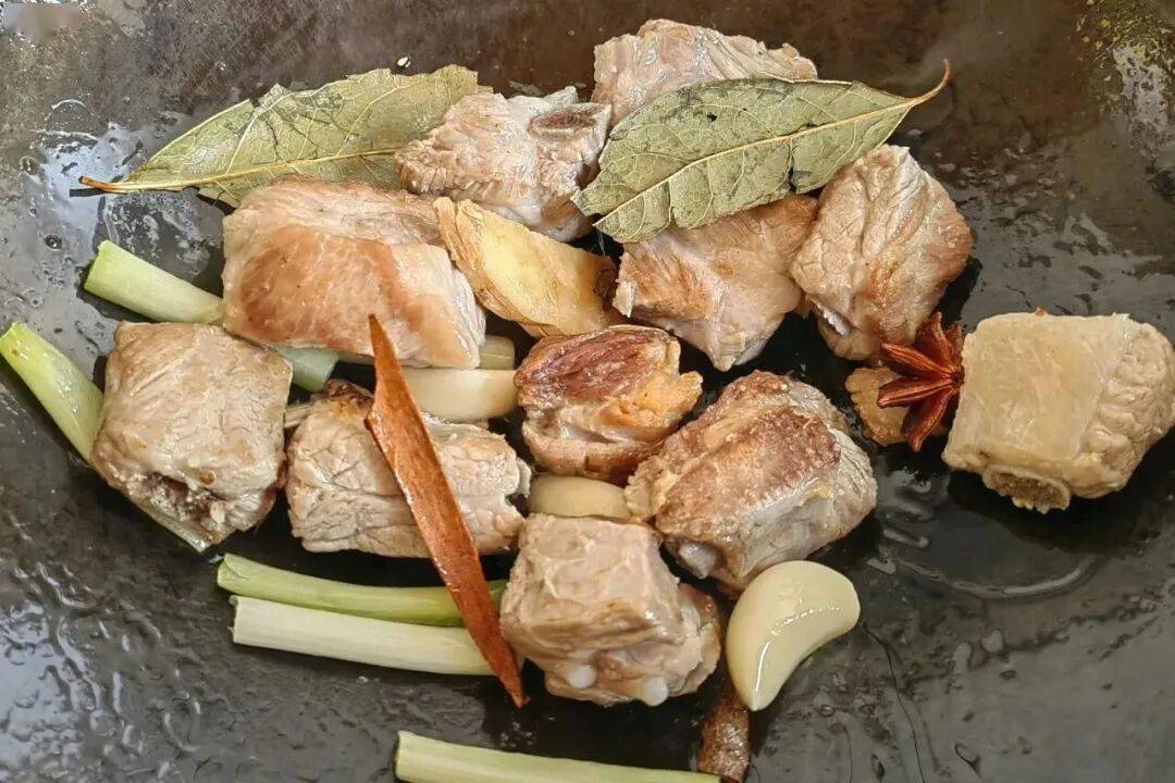 提前收藏！年夜飯巨好吃的排骨做法，酸酸甜甜超級香！