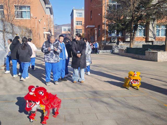 黃松峪中學舉辦科技嘉年華，AI運動體驗成全場焦點