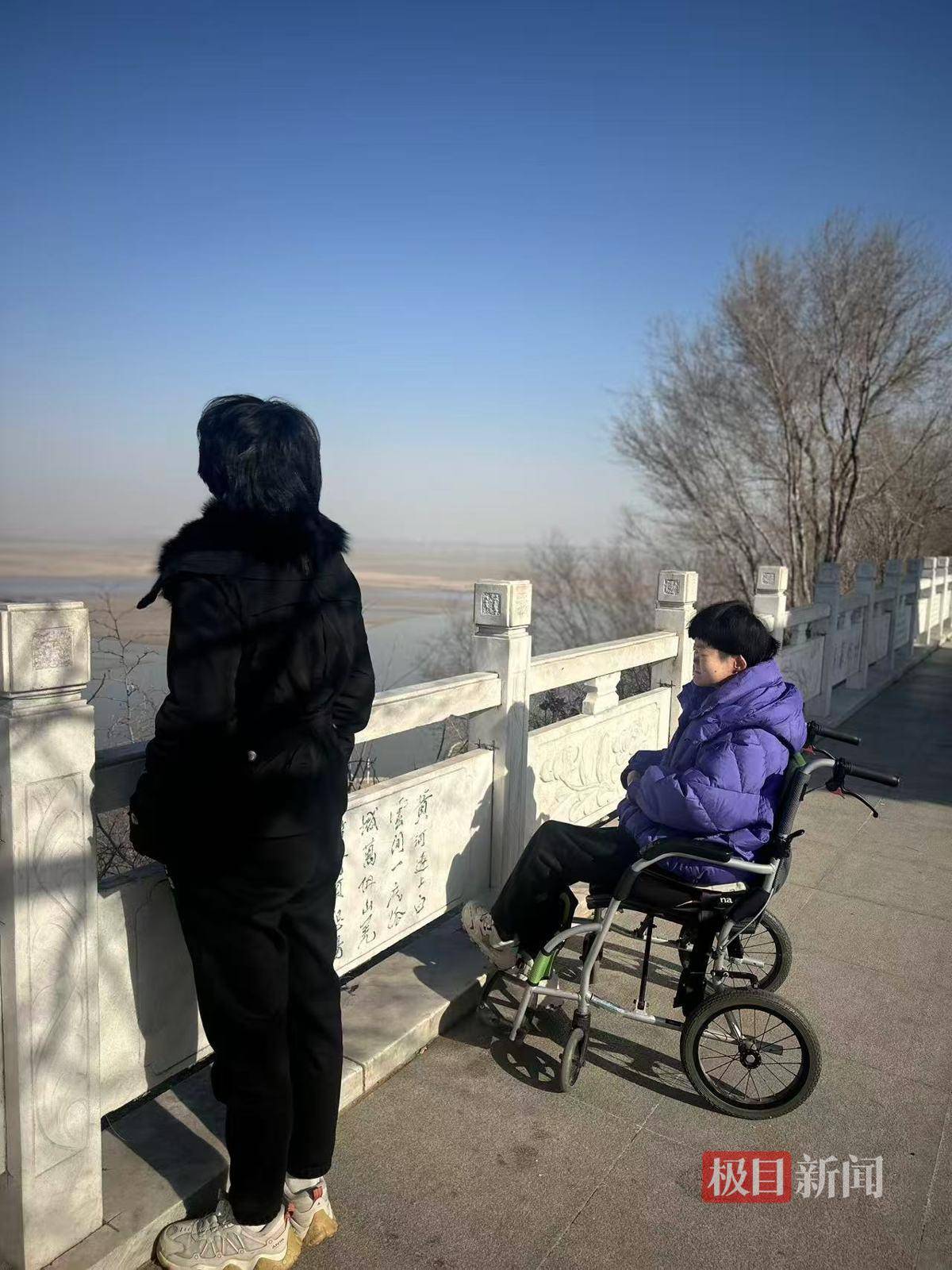 24歲“蝴蝶寶貝”小學成績曾名列前茅，初中畢業後身體無法支撐正常學習，曾一度癱瘓在床