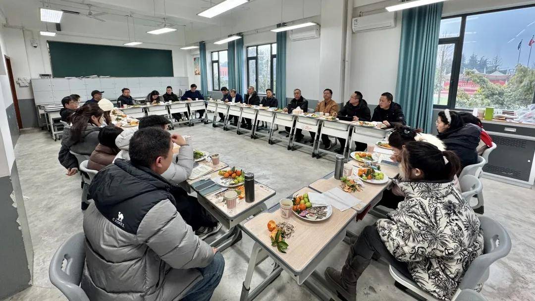 提升育人智慧，共築成長橋樑！天翼高階中學全體班主任工作座談會，傾聽、分享、賦能！