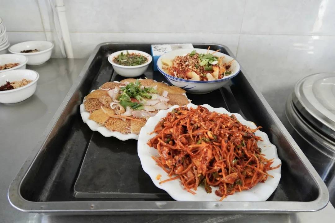 新春走基層｜大理觀音塘美食一條街：市井煙火裡的白族風味