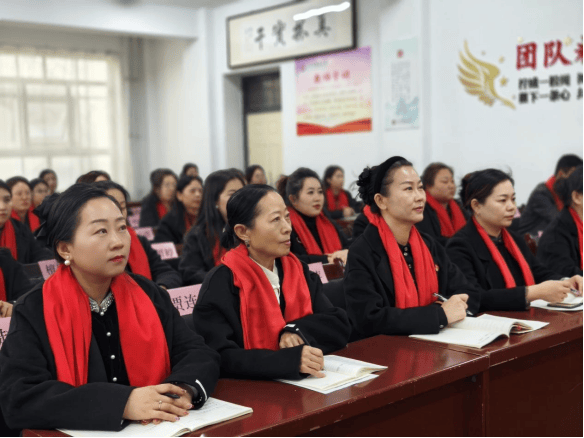 錨定目標勇奮進 同心耕耘綻芳華——忻州市康樂小學舉行2025—2026學年第一學期期末教育教學工作總結大會