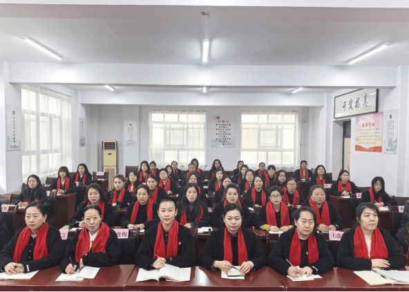 錨定目標勇奮進 同心耕耘綻芳華——忻州市康樂小學舉行2025—2026學年第一學期期末教育教學工作總結大會