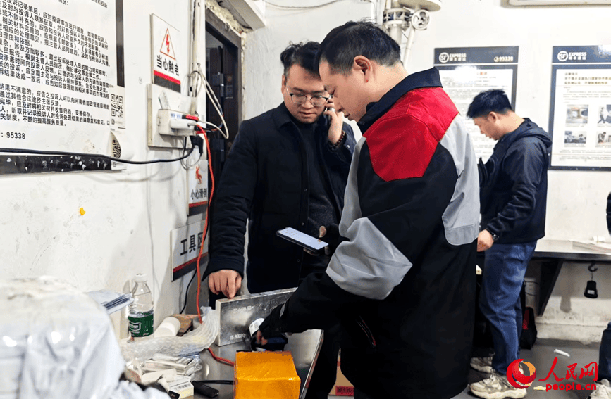 新春走基層 | 快遞小哥成勞模大哥