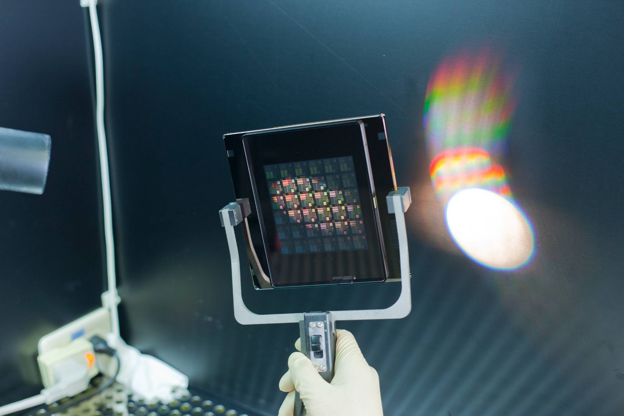 你好，新質造｜在“精密底片”上雕刻中國芯