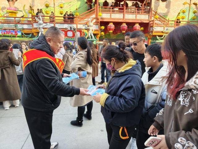 在山海間不夜城邂逅快閃，讓文明旅遊成為新春風景