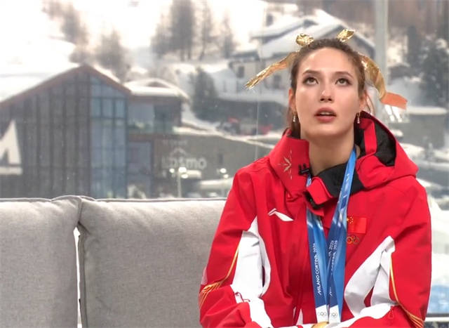 原創央視男主持惹爭議！採訪谷愛凌捱罵，網友批評他冷漠且不尊重女性