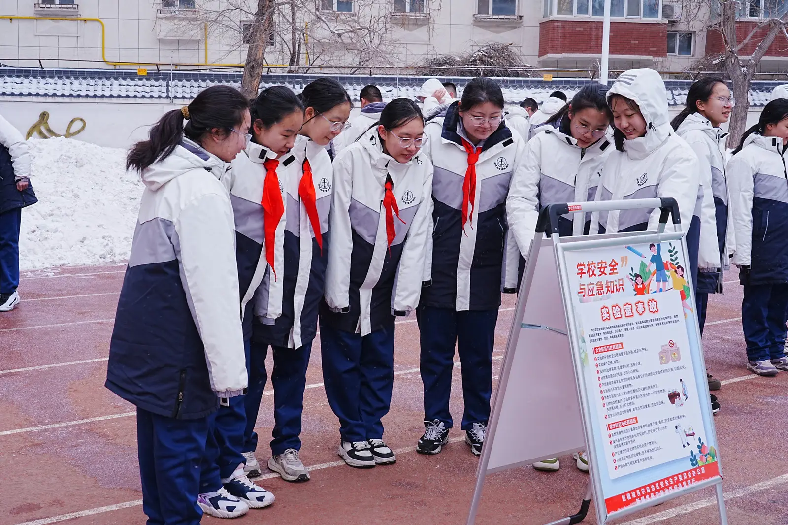 原創安全護航開學季：應急科普走進烏魯木齊市第一中學