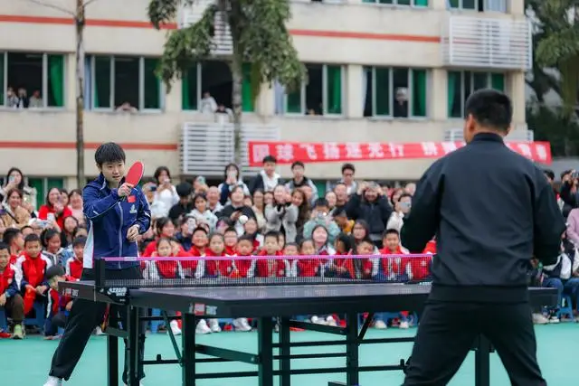 國家乒乓球隊女隊走進重慶魚洞中學