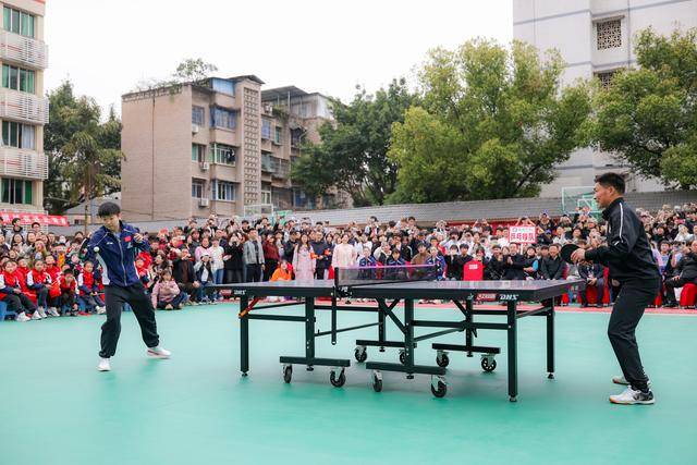 國家乒乓球隊女隊走進重慶魚洞中學
