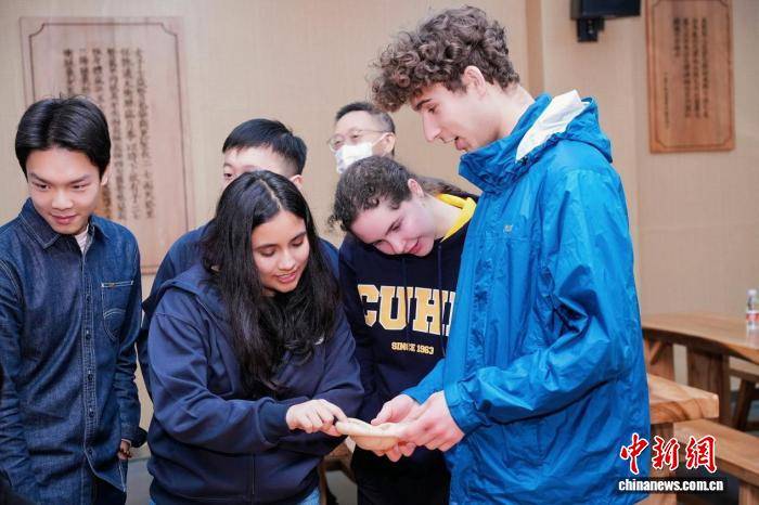 耶魯大學與香港中文大學師生交流團赴穗開展中醫藥文化交流