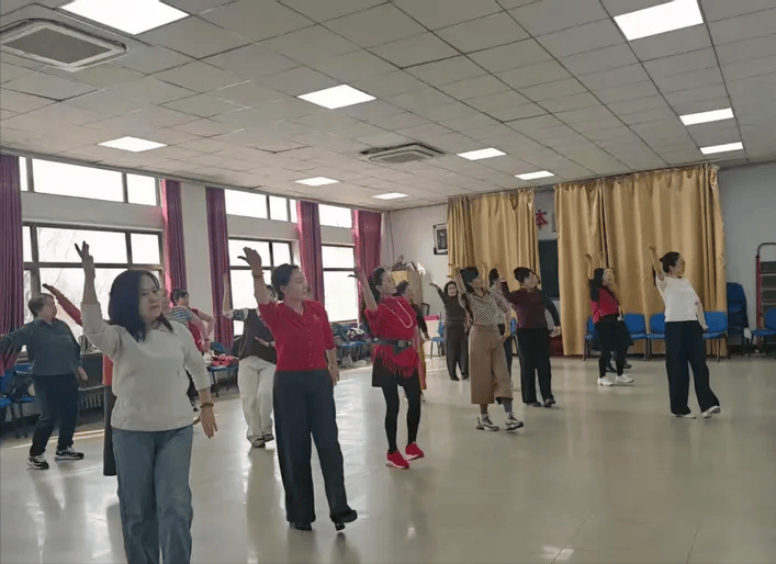 原創春風起舞 唄儂情深——懷來縣老年大學民族舞蹈班新學期開學紀實