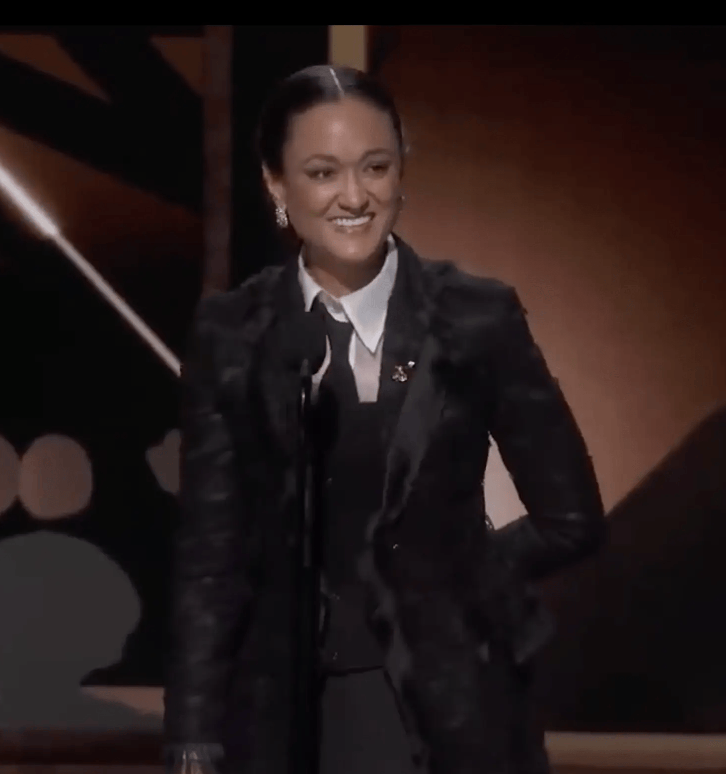 奧斯卡最佳攝影得主請所有女性起立：沒有你們，我走不到這裡