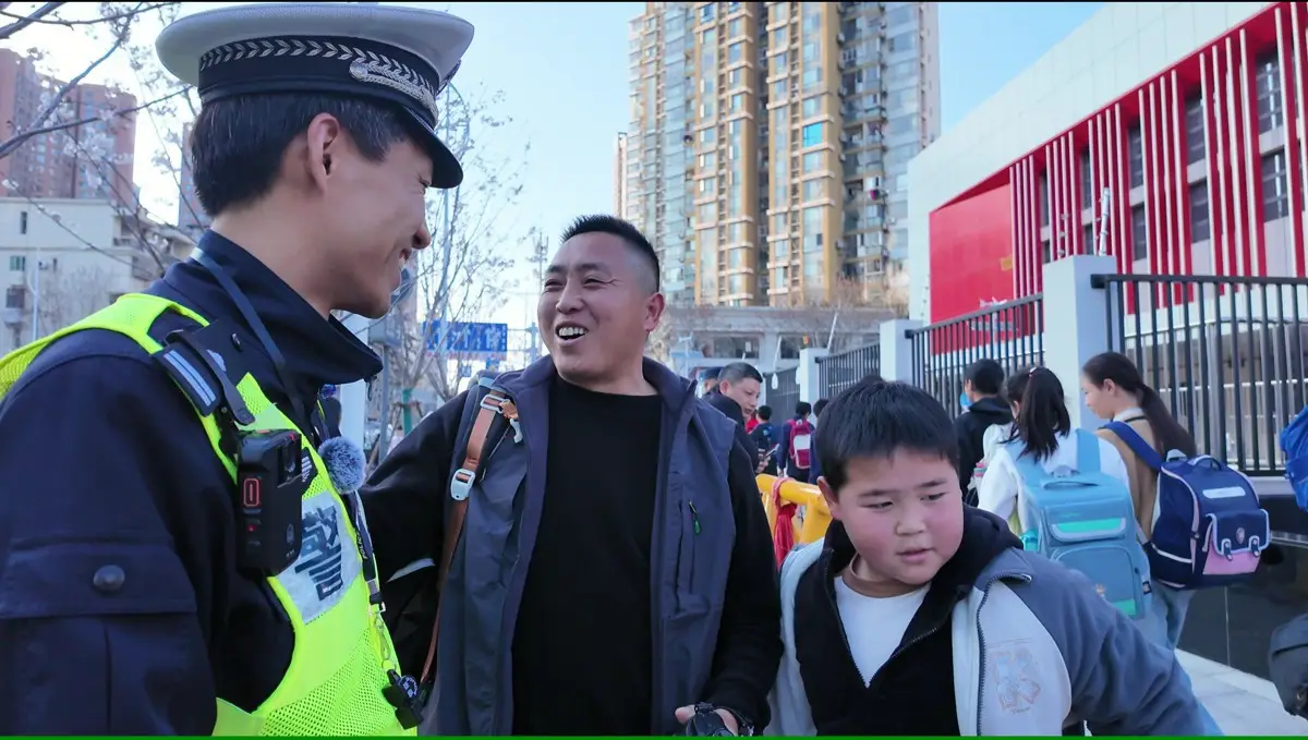 “小切口大縱深”！武昌交警精準施策，破解新河街小學通行難題
