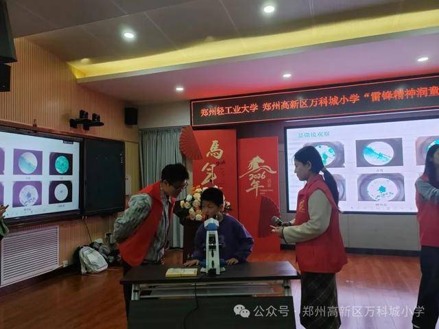 鄭州高新區萬科城小學：“大”學生給小學生普及食品安全知識