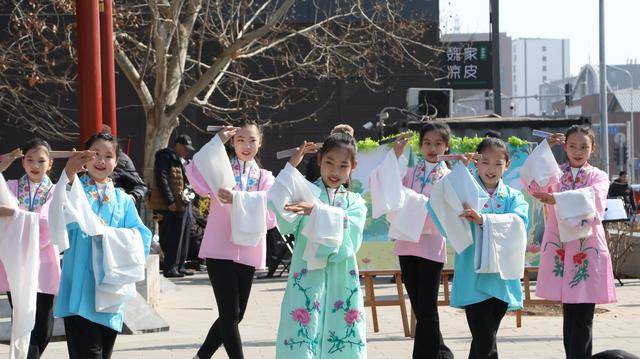 春分日，這所小學辦了一場詩歌音樂會