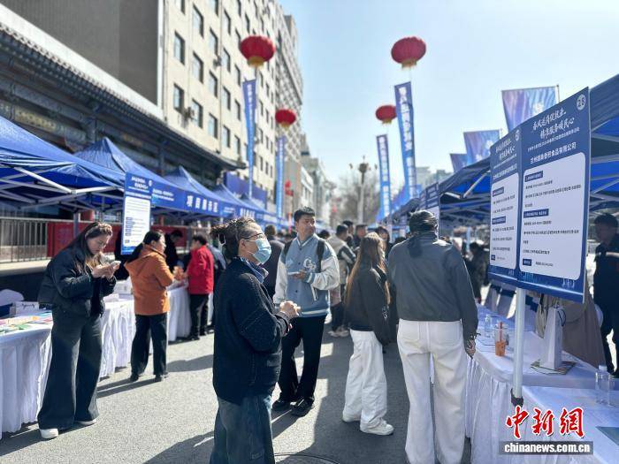 蘭州招聘會探索“靈活保障” 求職者盼打破“35歲門檻”