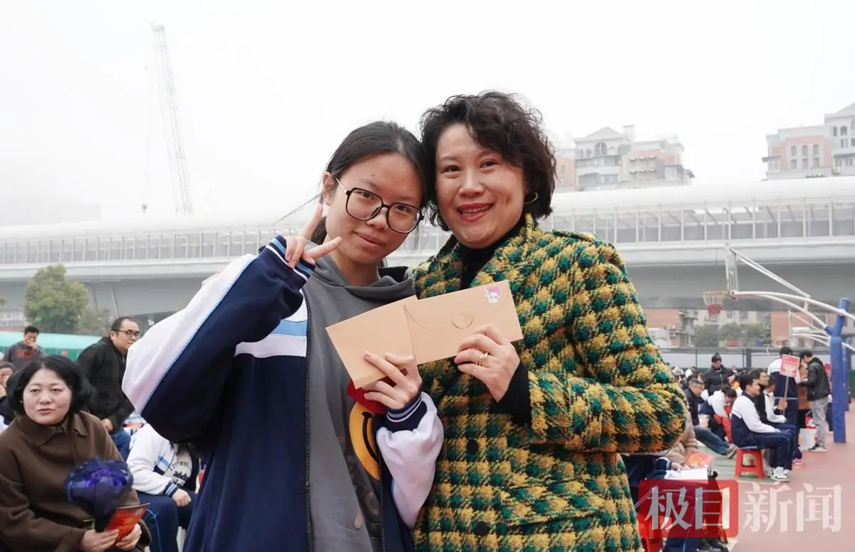 大學中學“同臺共講”，成人禮變身思政大課堂