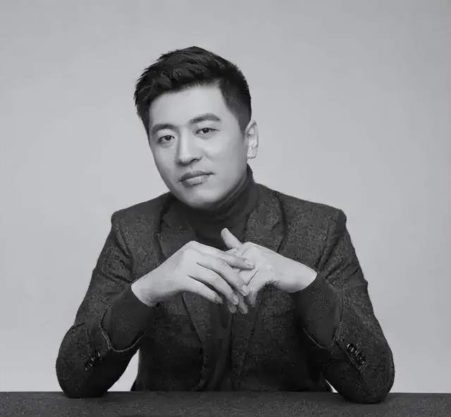 原創紀念張雪峰，銘記他為教育公平、資訊平權所做的努力