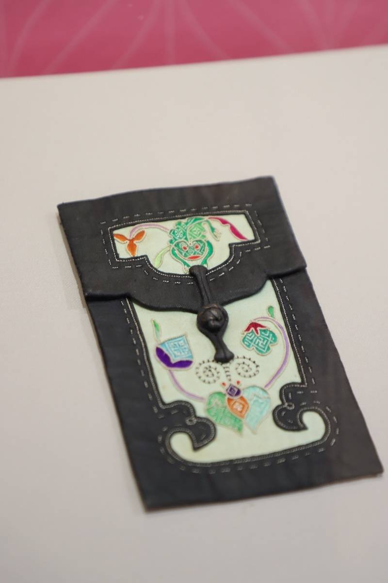 感受盈握之間的荷包與刺繡之美