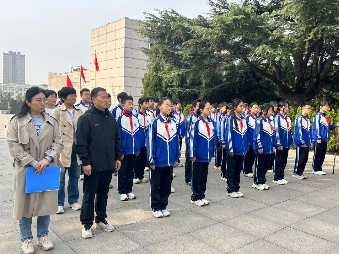 濟南市萊蕪第一中學初中部（魯礦中學）：清明祭英烈 薪火永相傳