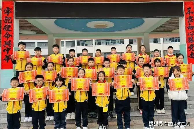 霍山文峰小學開展“雷鋒月”系列活動