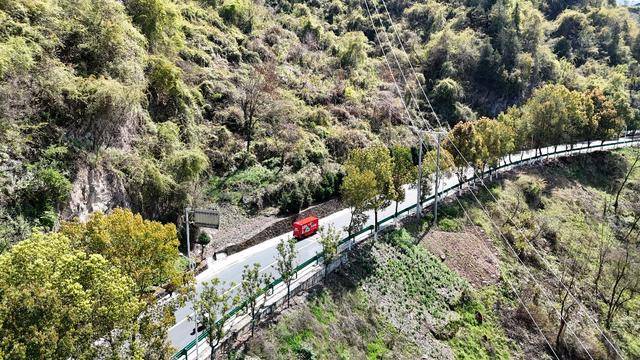 無人車進村！京東物流加速打通鄉村攬收“最先一公里”
