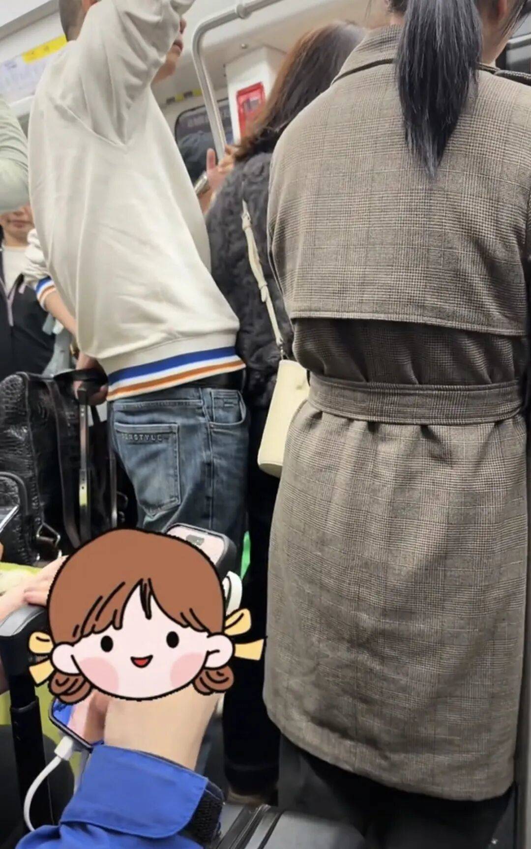 長沙地鐵上一男子猥褻女性，影片在社交平臺曝光！警方出手抓獲