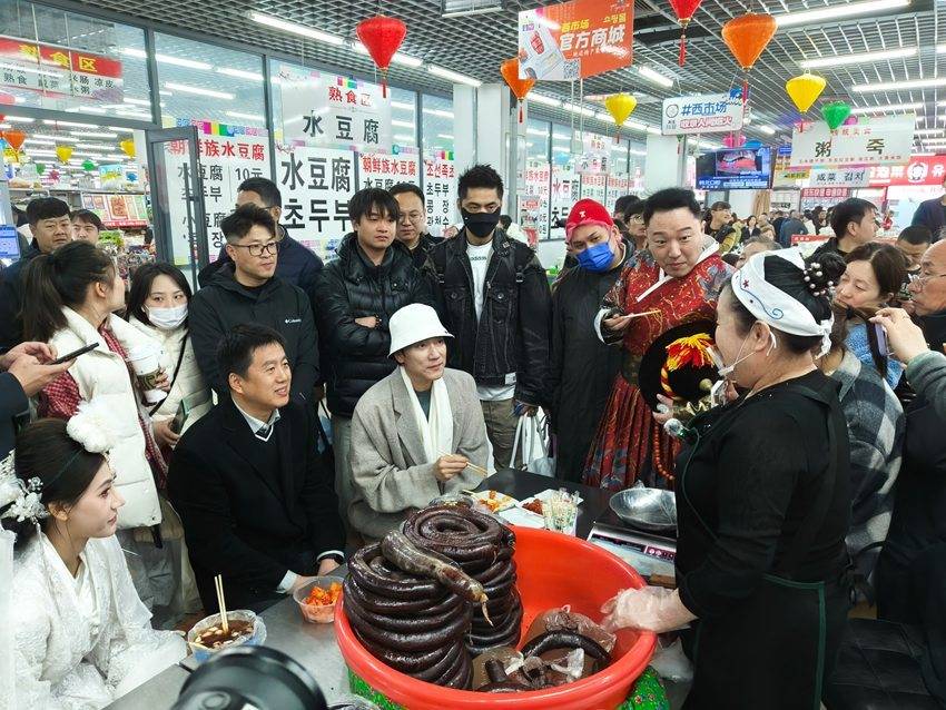 品美食、賞民俗 歌手林依輪為延吉“代言”