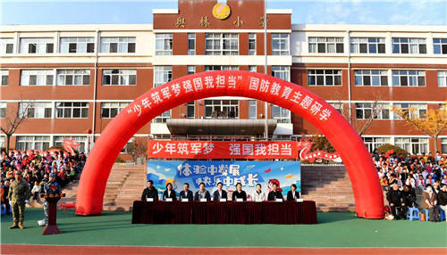 颯！操場變“軍營”！奧林小學萌娃佇列喊出最強音