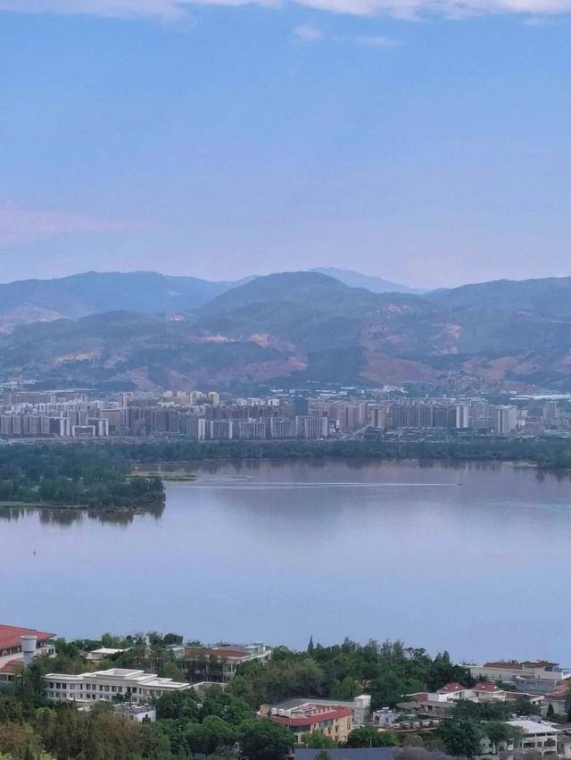 比大理浪漫！比昆明更近！高鐵直達陽光小城，2萬株藍花楹美瘋！觀海登山，美食吃到爽！