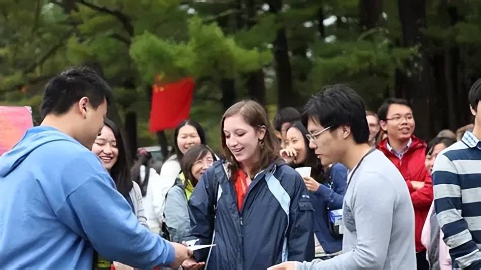 原創53萬留學生陸續回國，特朗普呼籲對華敞開大門，是擺鴻門宴？