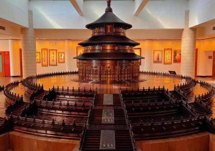 原創陳麗華頂奢收藏，從鴿血紅到天價帝王綠手鐲，都比不上她看家之寶