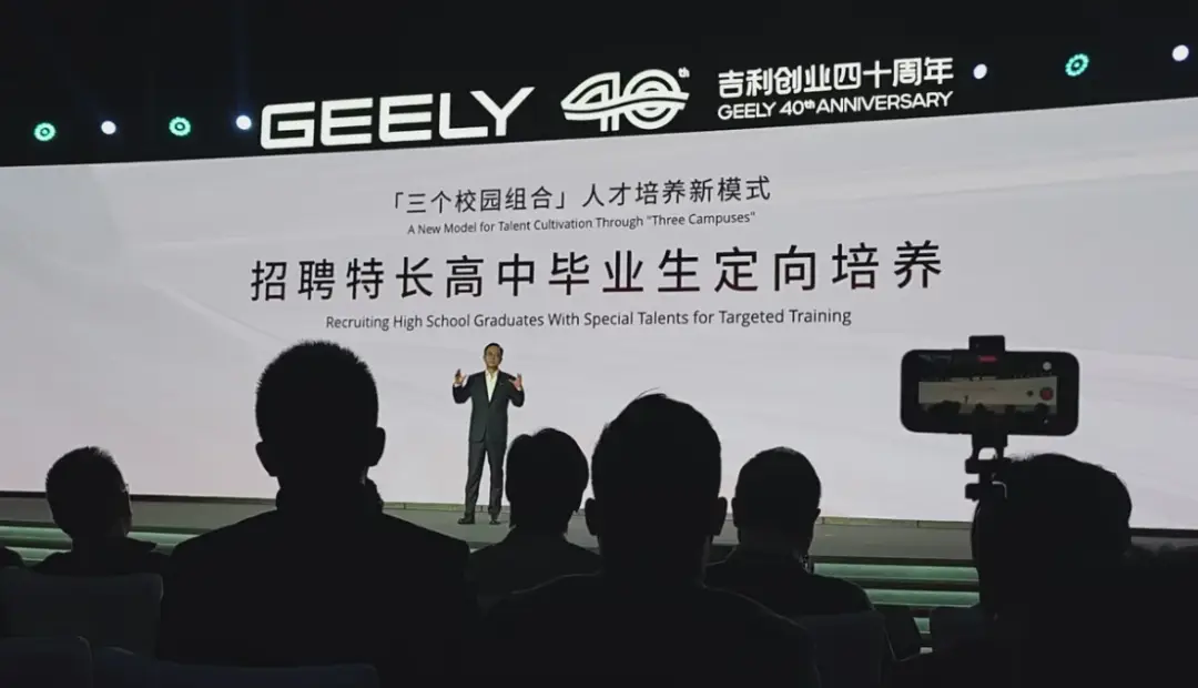 一邊大學擴招還提前搶人，一邊大廠不要大學生：背後訊號很明顯了