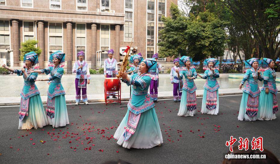 東盟留學生廣西歡度潑水節