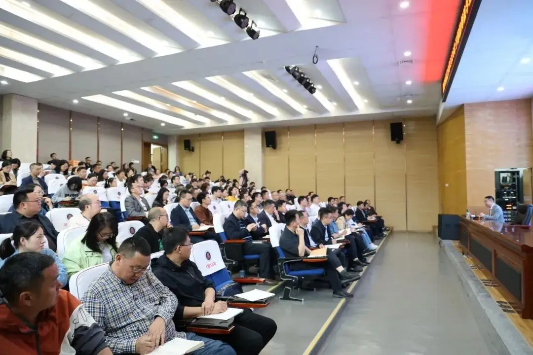 南開中學校長走進綦江中學 共話教共體發展新篇