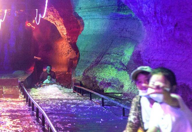 春假，螢火蟲水洞.地下大峽谷旅遊區“野味”十足！