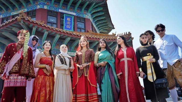 阿拜哈薩克國立師範大學研究生團隊“海上看青島”研學之旅圓滿舉行