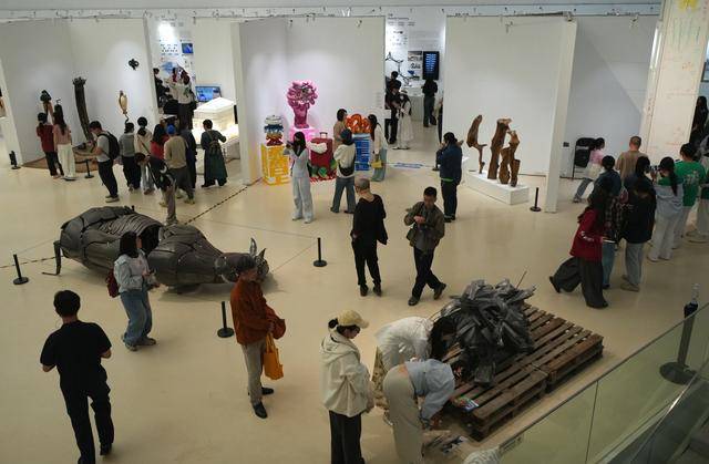2026中央美院畢業季啟幕，570名碩博研究生千餘件作品亮相