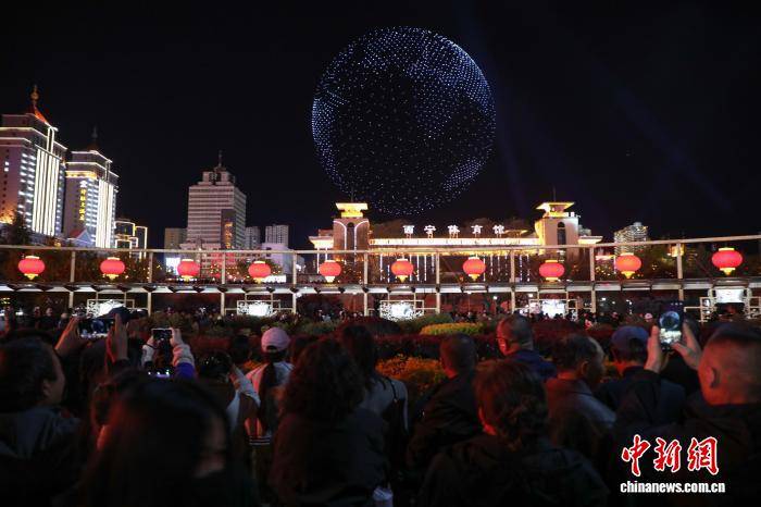 青海西寧河湟文化旅遊季活動啟幕 “火麒麟”吸引民眾打卡