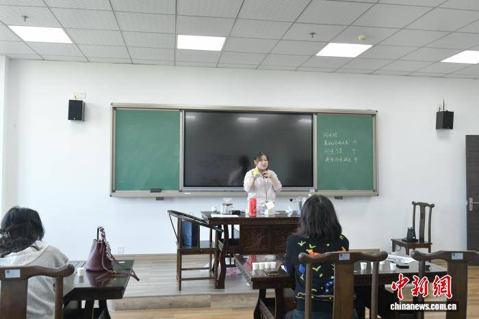 “00後”咖啡師遇見銀髮族：我在老年大學開“潮課”