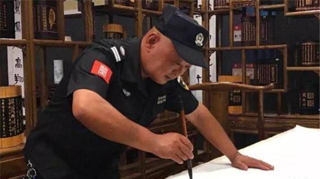 原創許一飛：書法博物館保安，練書法13年走紅，今手抄金剛經賣2