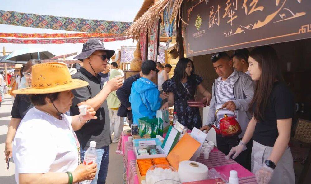 尉犁：羅布人村寨景區迎來沙漠旅遊熱