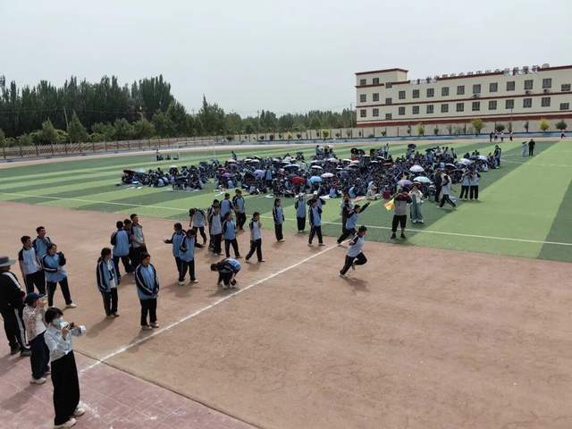 躍動青春綻風采 藝彩飛揚向未來——澤普縣各中學舉辦春季運動會暨校園文化藝術節